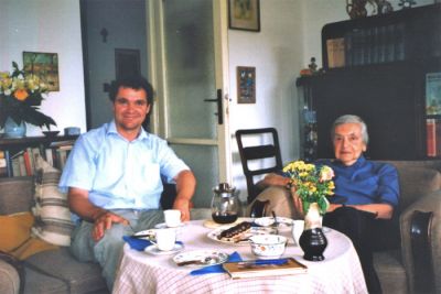 Lenka Reinerová får besök av sin svenske förläggare och översättare Per Nilson i juni 2006.