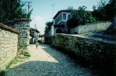 Berat (möjligen Gjirokastër). Berat (möjligen Gjirokastër).